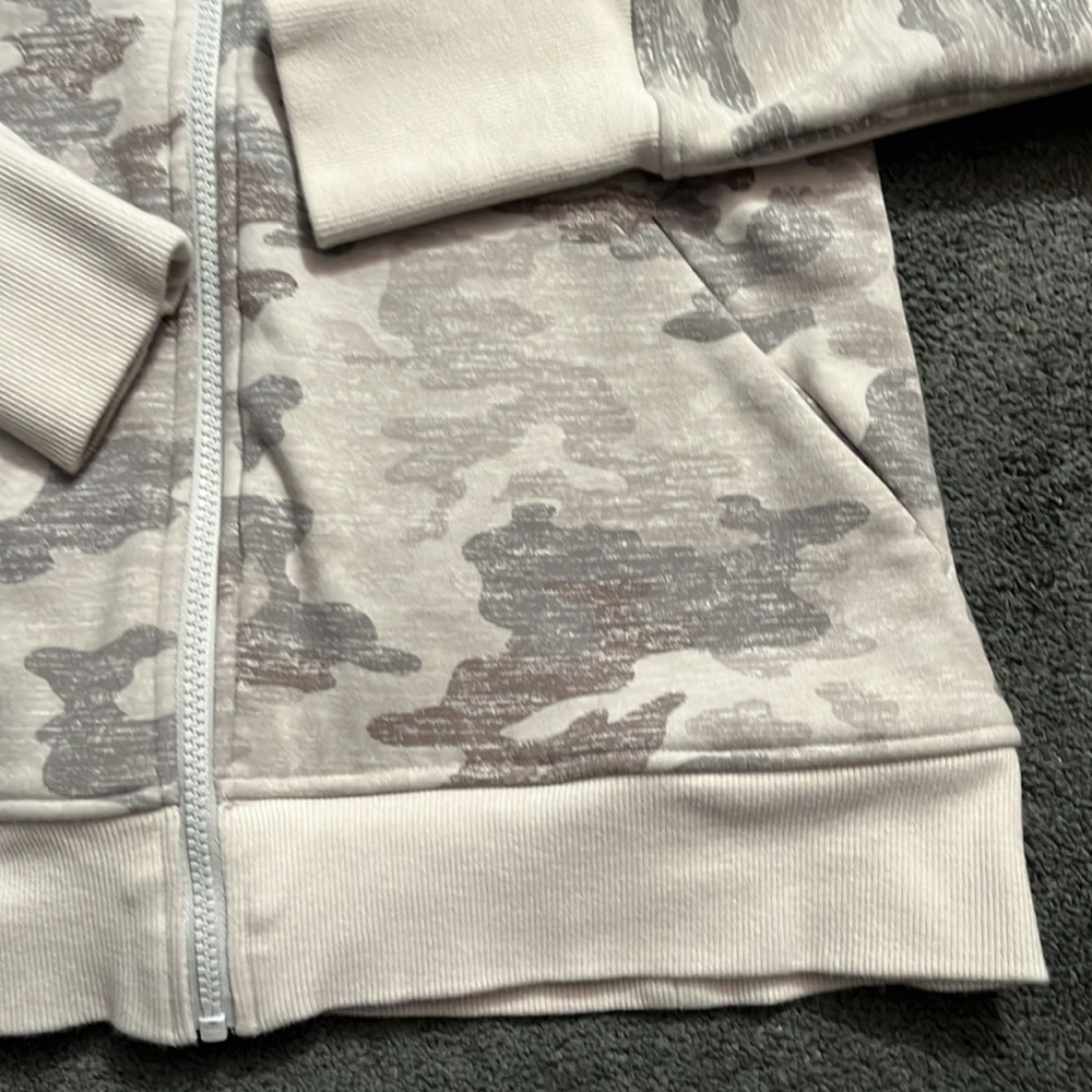 Athleta Triumph Hoodie in Gypsum Camo - Picture 11 of 14